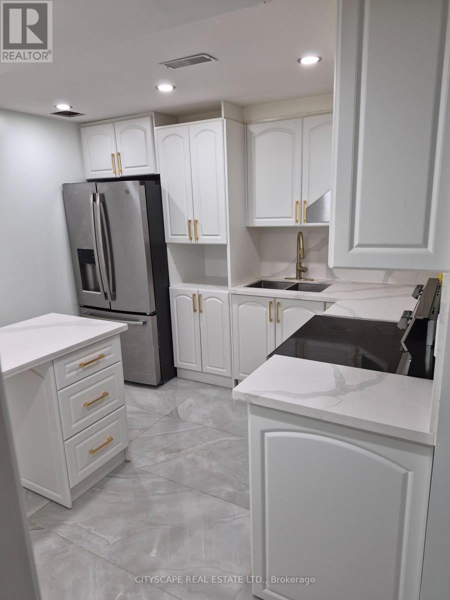 BSMT - 368 SARDINIA DRIVE, Mississauga (Hurontario)