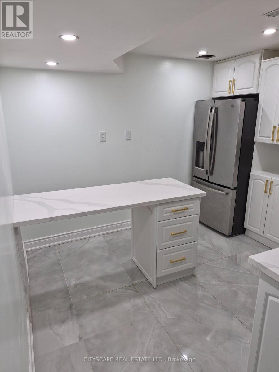 BSMT - 368 SARDINIA DRIVE, Mississauga (Hurontario) — photo 2