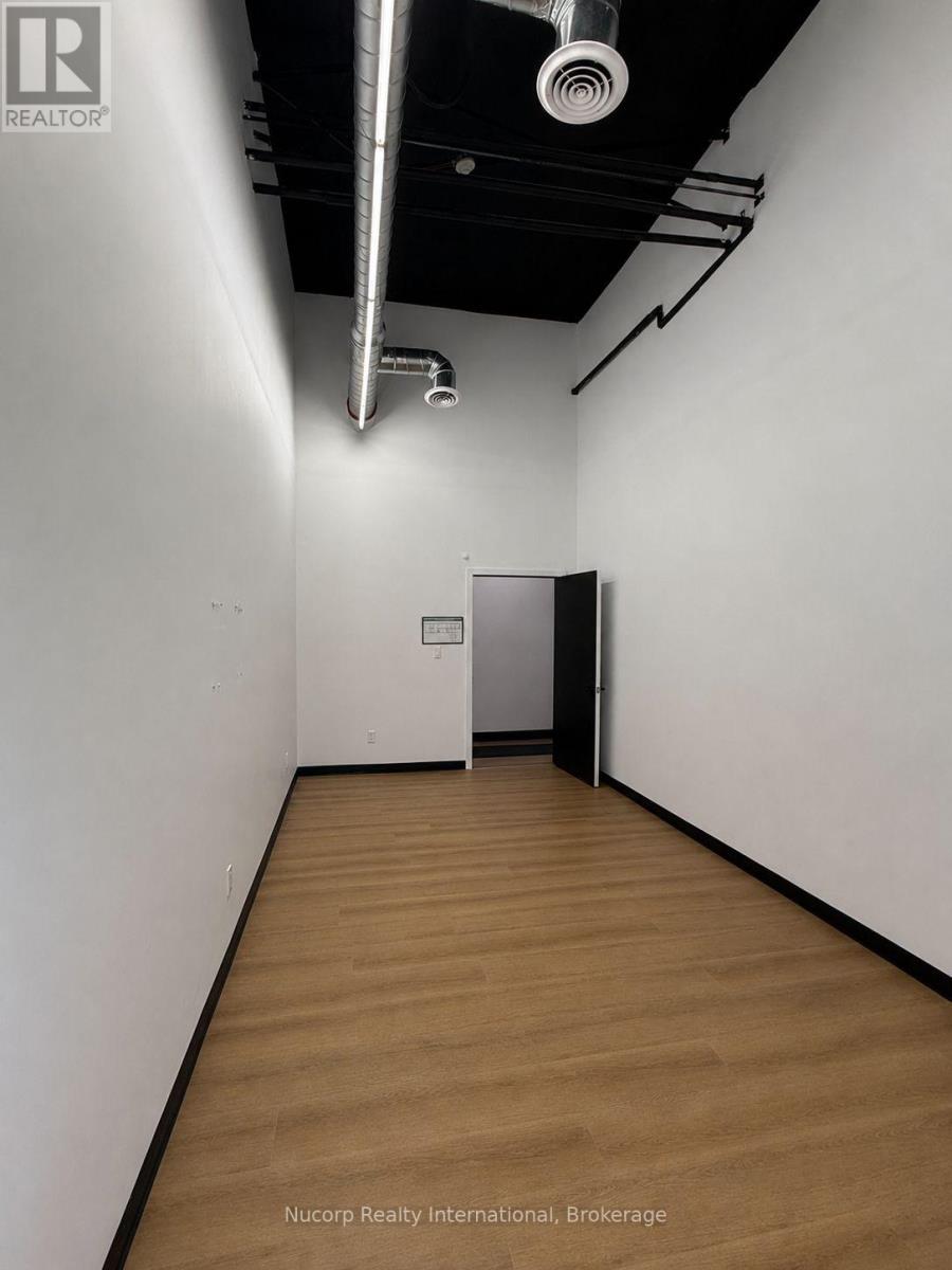 10 PLASTICS AVENUE, Toronto (Stonegate-Queensway) — photo 5