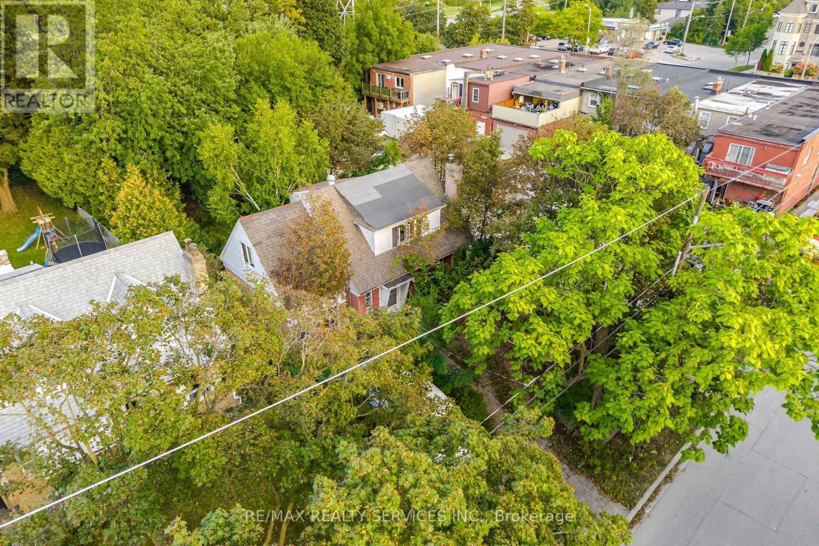 7 ASHBOURNE DRIVE, Toronto (Islington-City Centre West) — photo 2