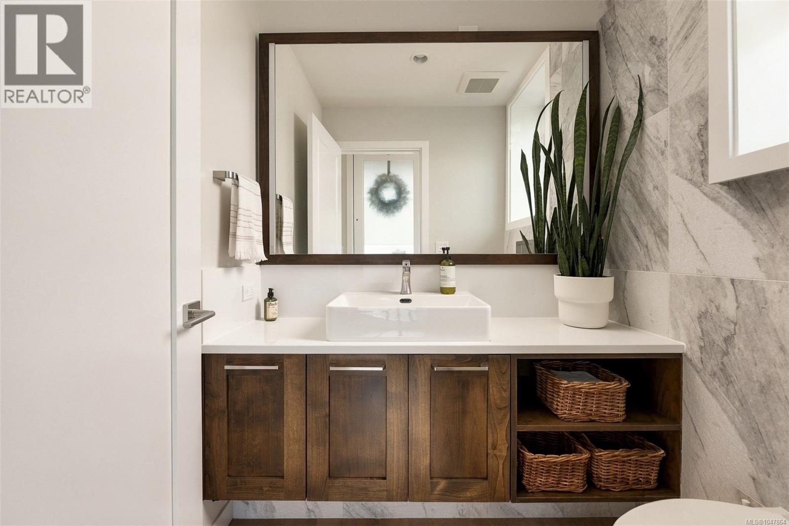  1048 Pentrelew Place, Victoria