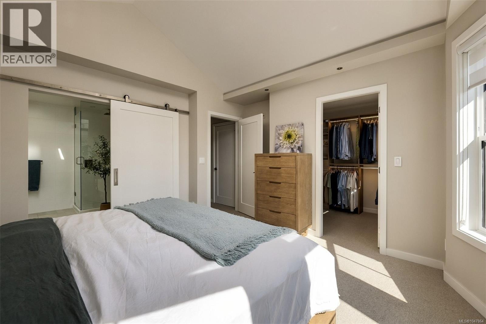  1048 Pentrelew Place, Victoria