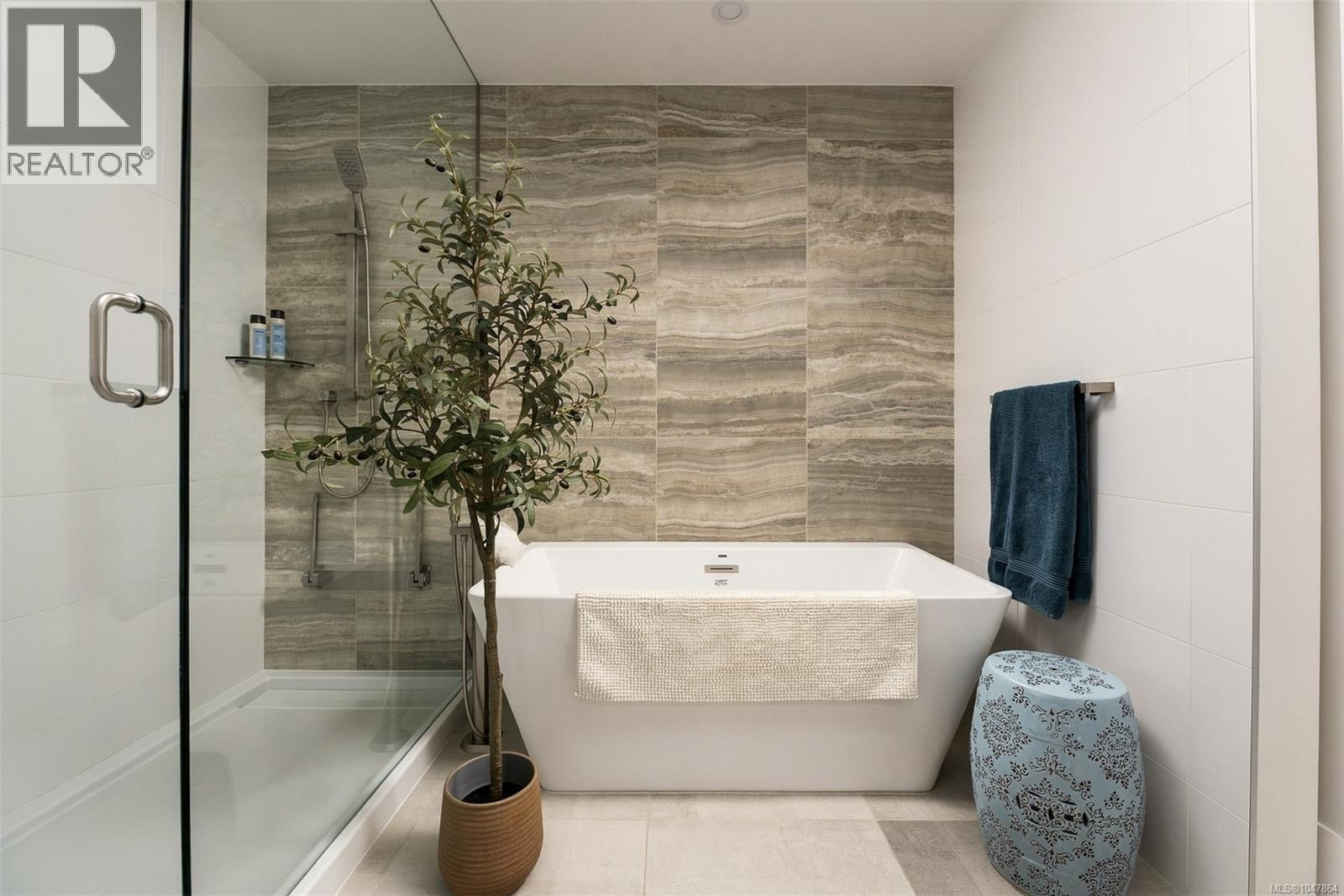  1048 Pentrelew Place, Victoria