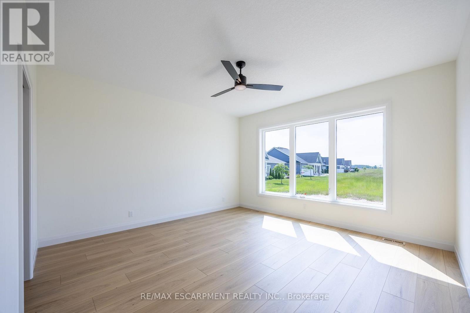 218 SCHOONER DRIVE - Image 23