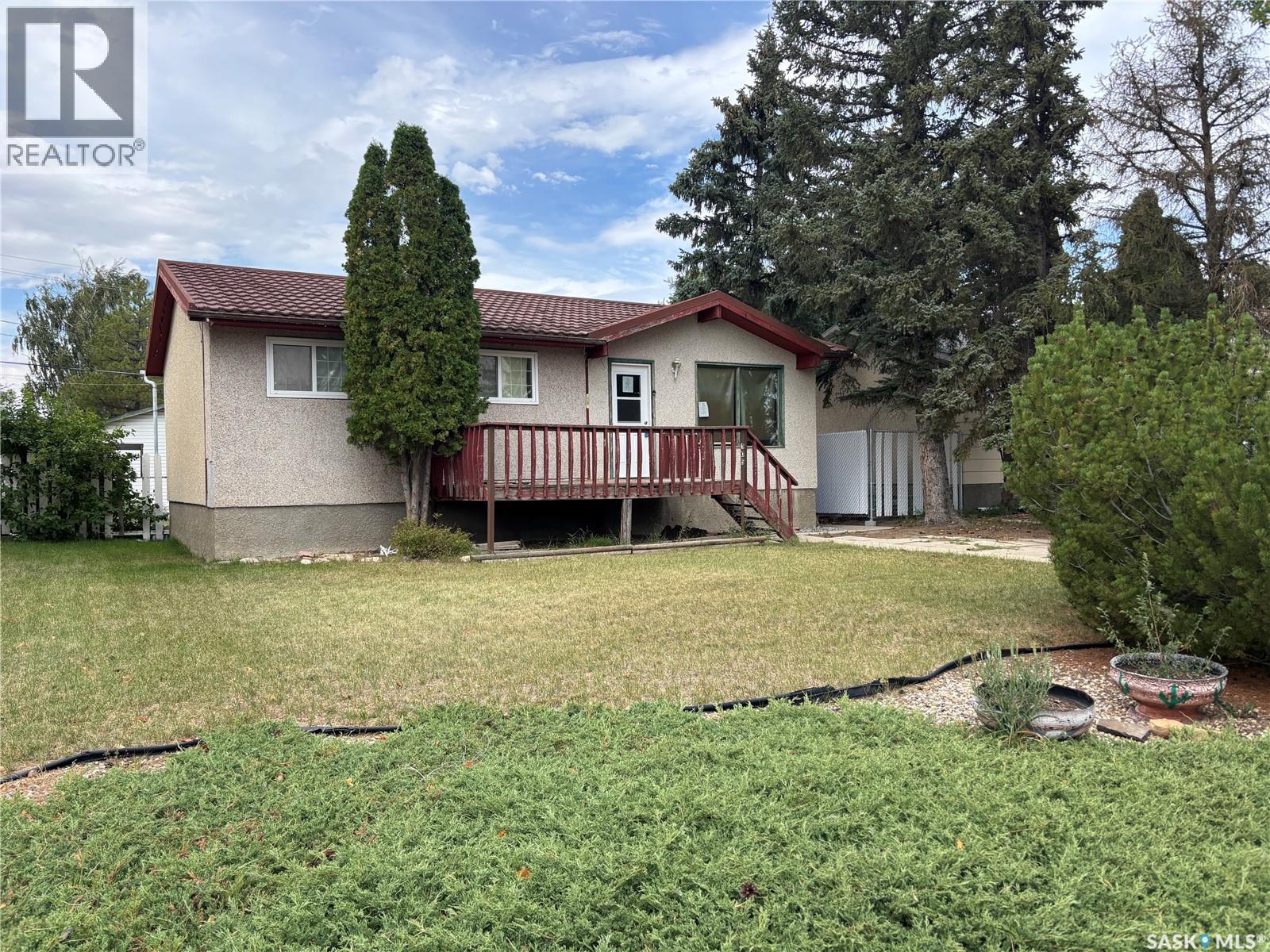 105 Griffin STREET, Maple Creek — photo 2