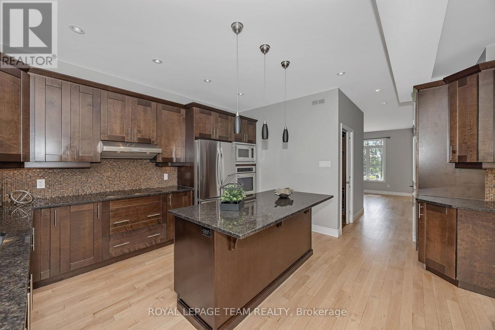 8351 LOURDES WAY, Ottawa. Luxury613. By Peter Sagos - Image 14