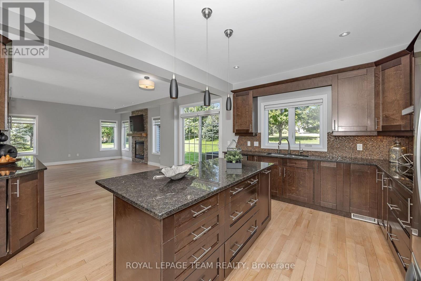 8351 LOURDES WAY, Ottawa. Luxury613. By Peter Sagos - Image 17