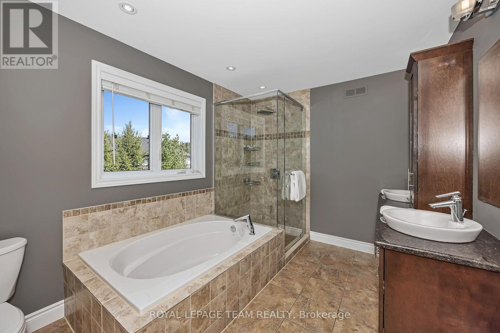 8351 LOURDES WAY, Ottawa. Luxury613. By Peter Sagos - Image 28