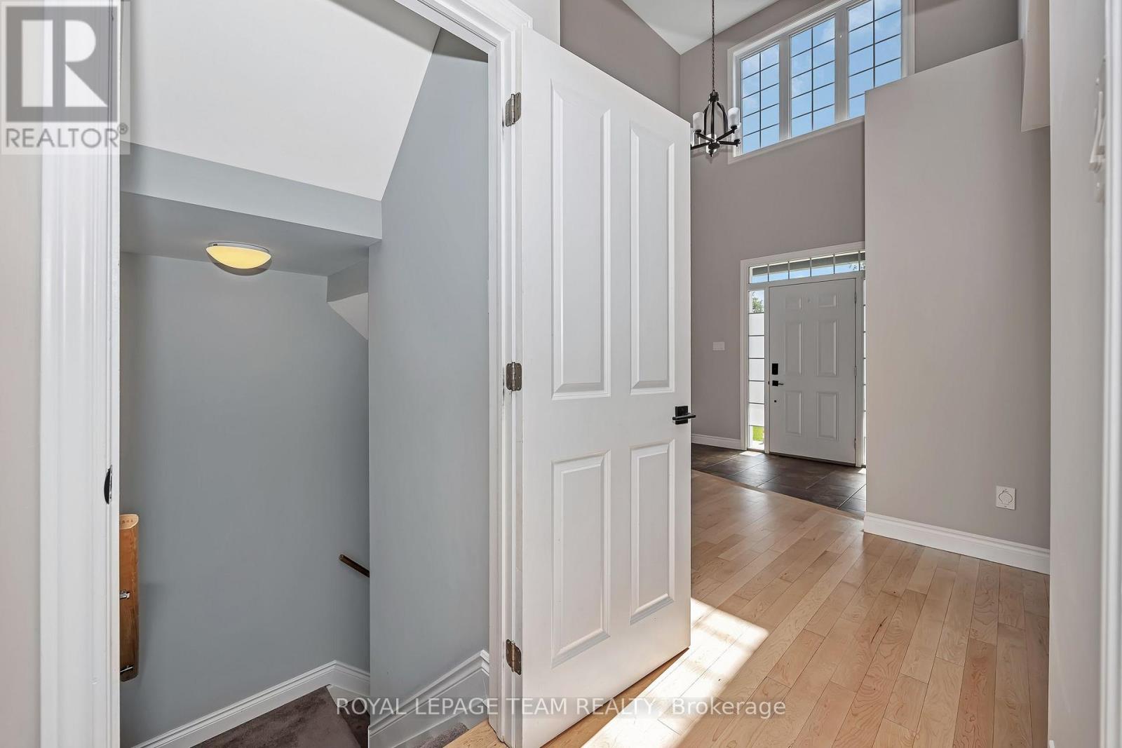 8351 LOURDES WAY, Ottawa. Luxury613. By Peter Sagos - Image 34