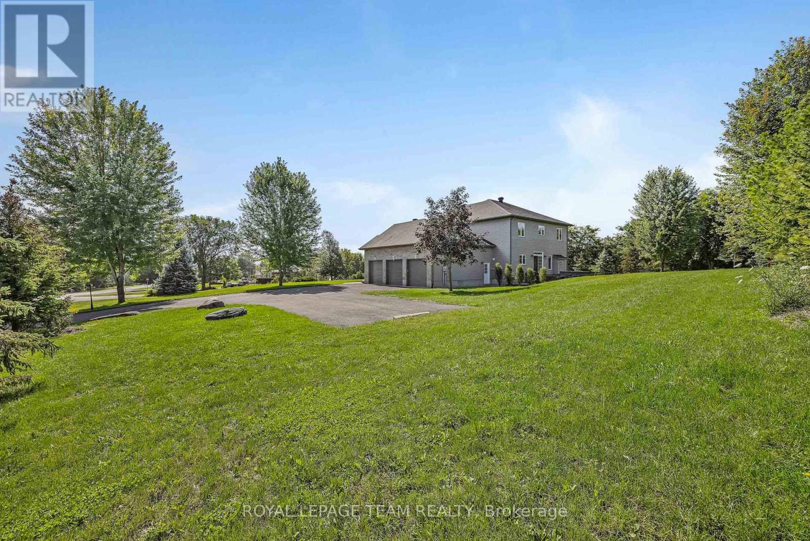 8351 LOURDES WAY, Ottawa. Luxury613. By Peter Sagos - Image 41