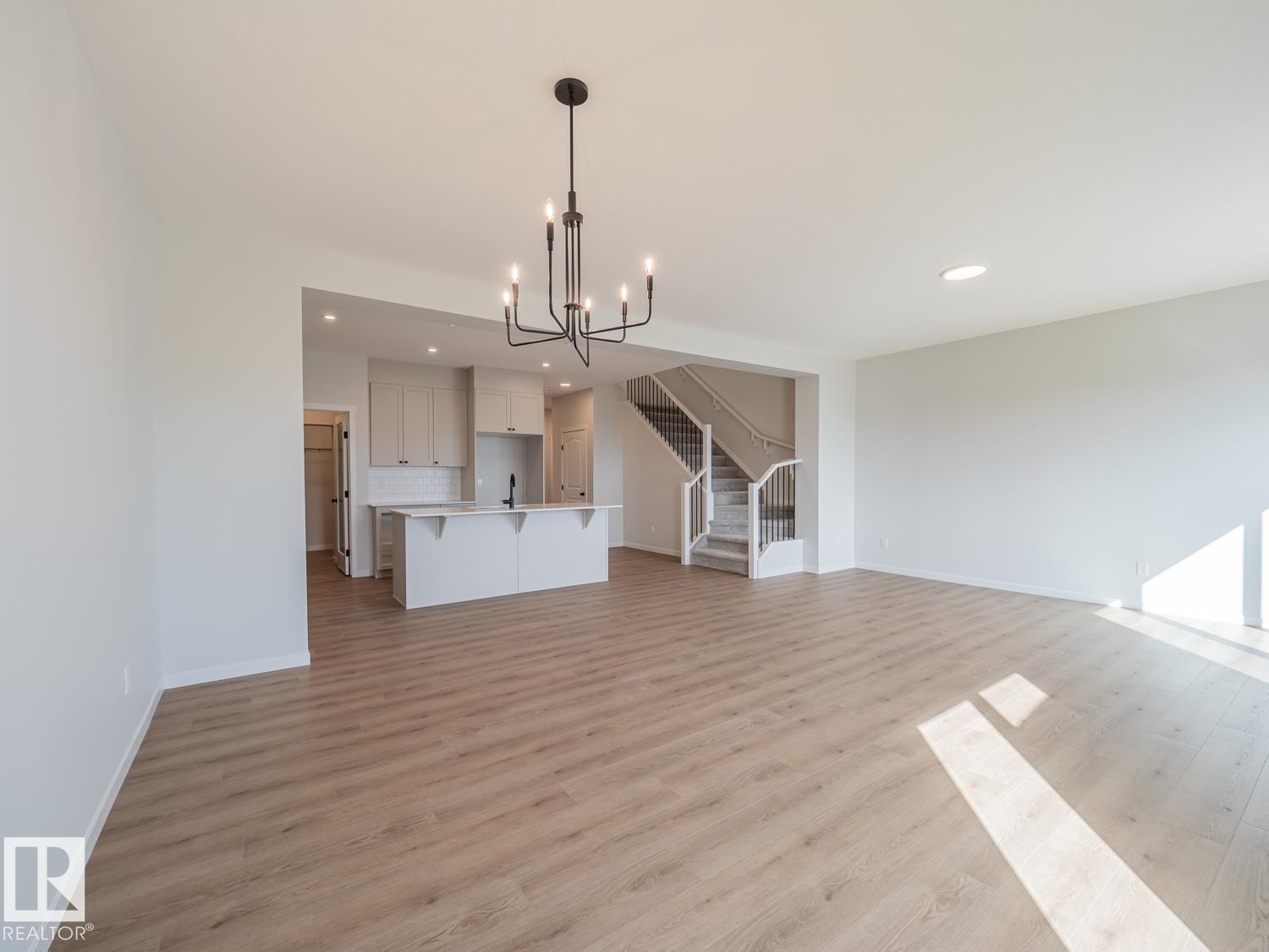 8921 223A ST NW - 21