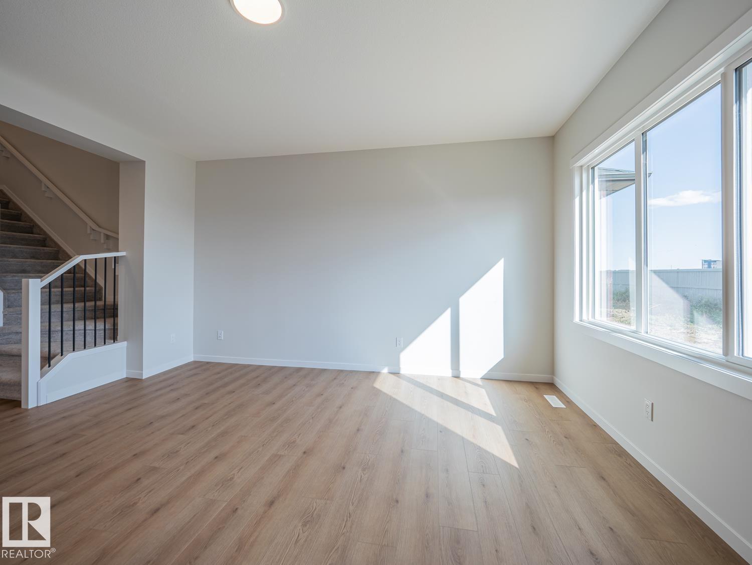 8921 223A ST NW - 23