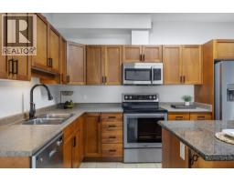 Kitchen - 3350 Woodsdale Road Unit# 401, Lake Country, BC V4V2R7 Photo 7