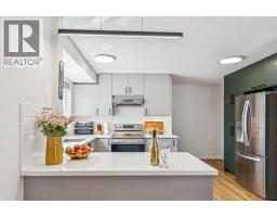 Kitchen - 532 Queensland Circle Se, Calgary, AB T2J4P9 Photo 13