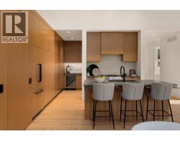 818 Predator Ridge Drive, Vernon, BC V1H1G4 Photo 18