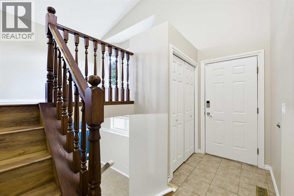 13 Shawglen Court SW, Calgary — photo 3