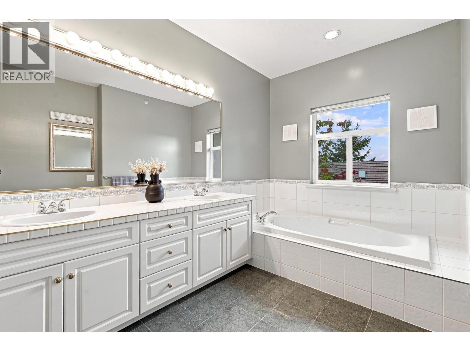 11 915 FORT FRASER RISE, Port Coquitlam