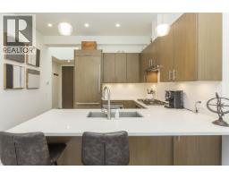 300 2432 Haywood Avenue, West Vancouver, BC V7V1Y1 Photo 10