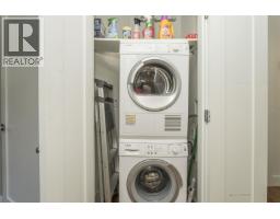 300 2432 Haywood Avenue, West Vancouver, BC V7V1Y1 Photo 17
