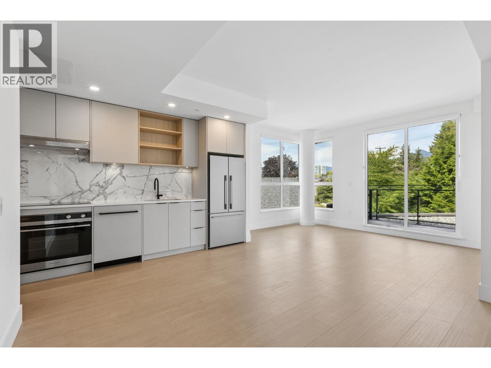 303 333 ST. DAVIDS AVENUE, North Vancouver — photo 8