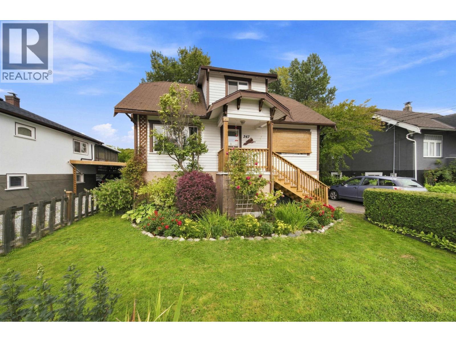 247 WOOD STREET, New Westminster — photo 1