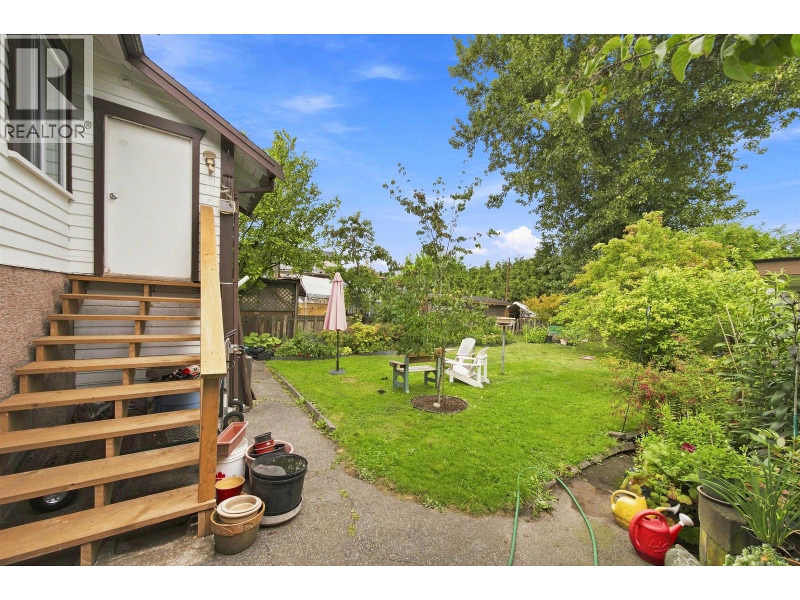247 WOOD STREET, New Westminster — photo 2