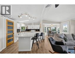 5pc Ensuite bath - 3115 Juniper Drive, Naramata, BC V0H1N1 Photo 6