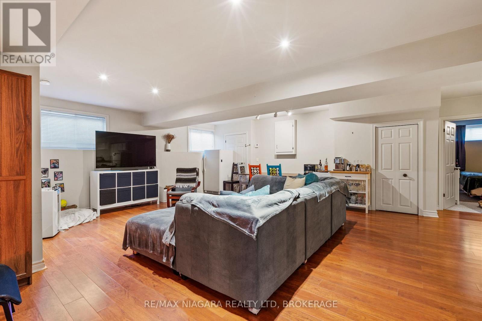 5671 HIGHLAND AVENUE - Image 37