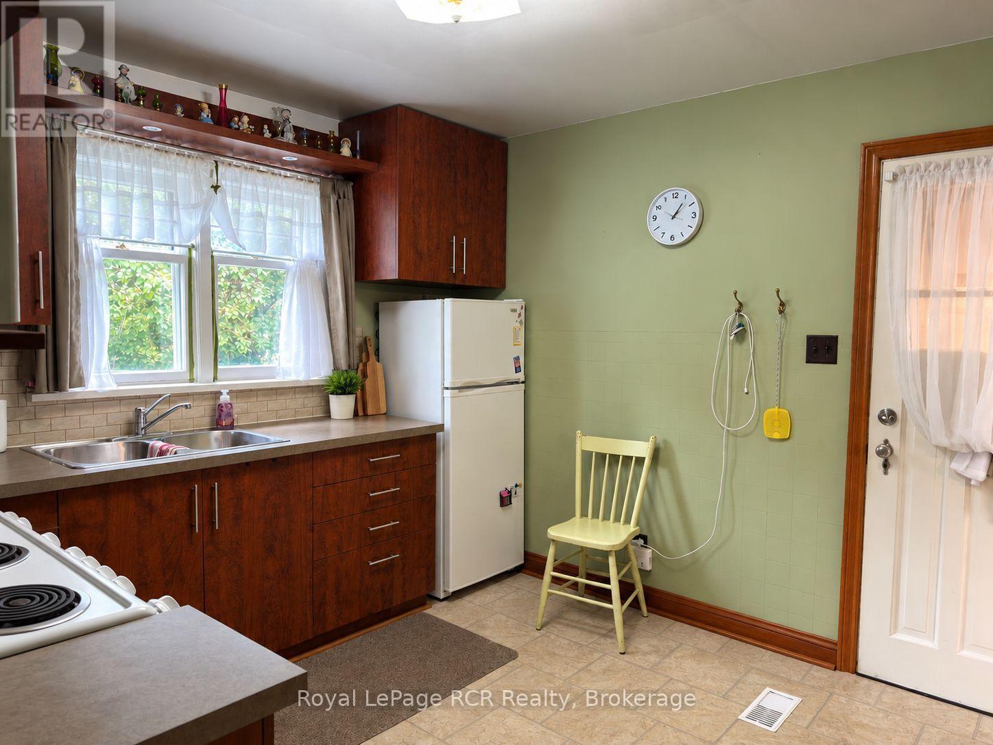 563 9TH STREET - 17