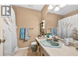 Kitchen - 820 Invermere Court, Kamloops, BC V2B7T4 Photo 12