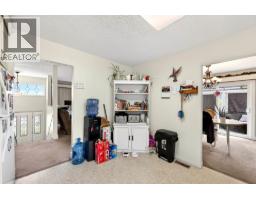 Living room - 820 Invermere Court, Kamloops, BC V2B7T4 Photo 6