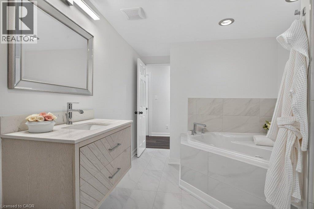 12 BEASLEY Crescent - Image 34