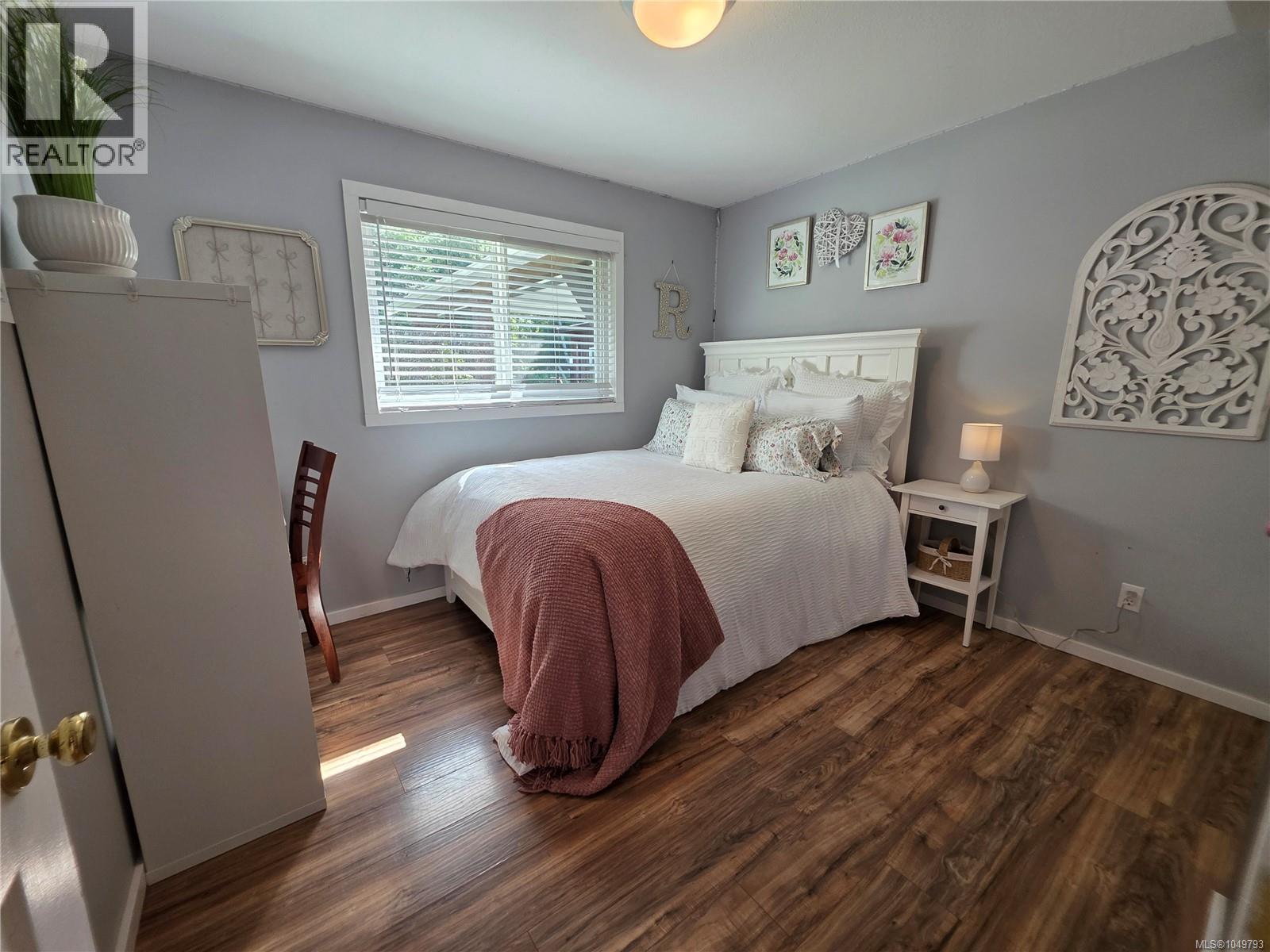 4040 Clegg Cres S - Image 11