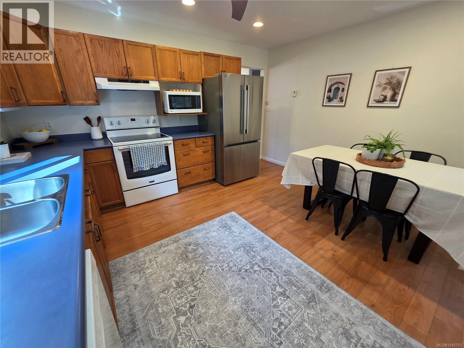 4040 Clegg Cres S - 8