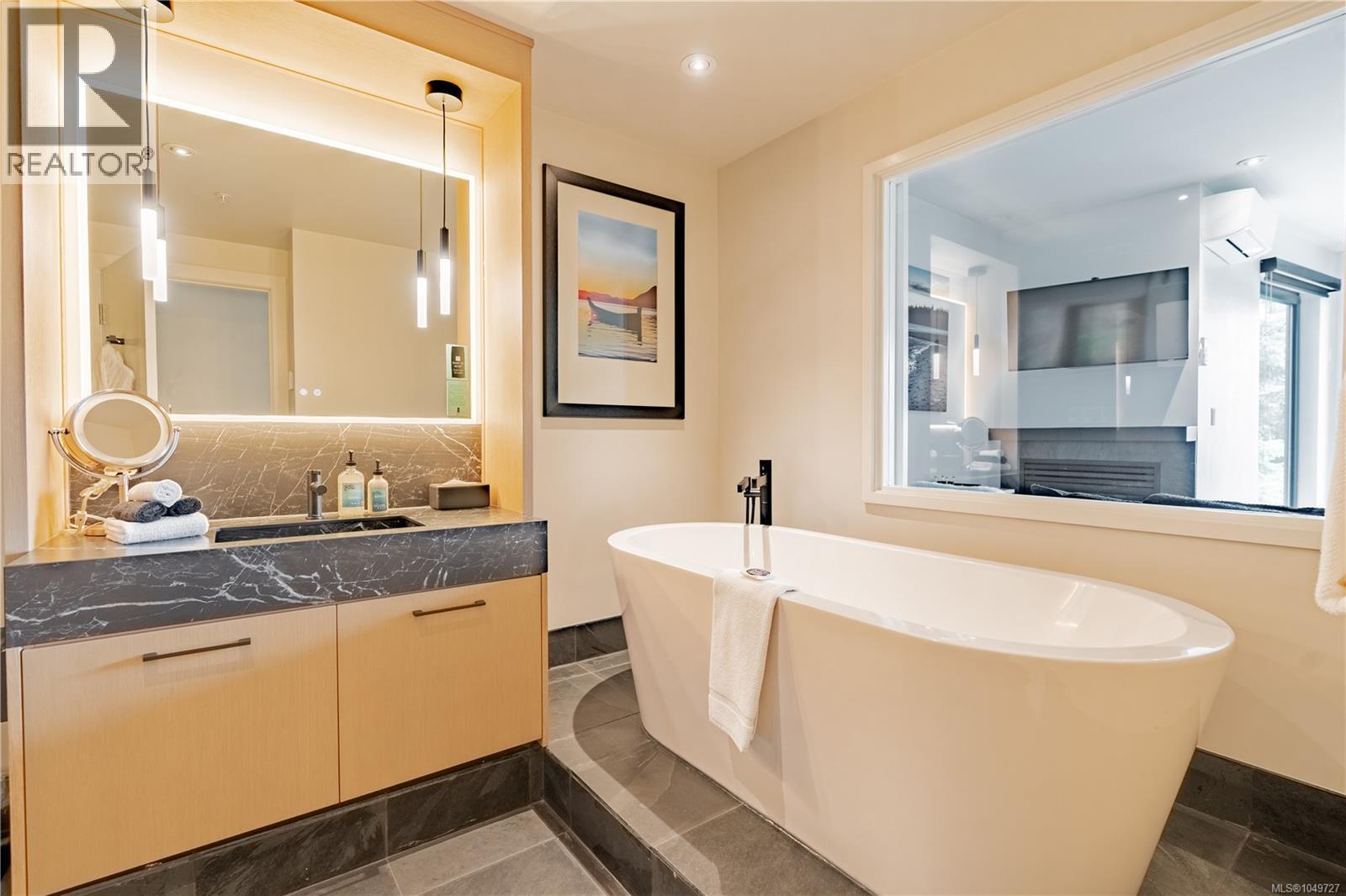 #204 596 Marine Dr - Image 11