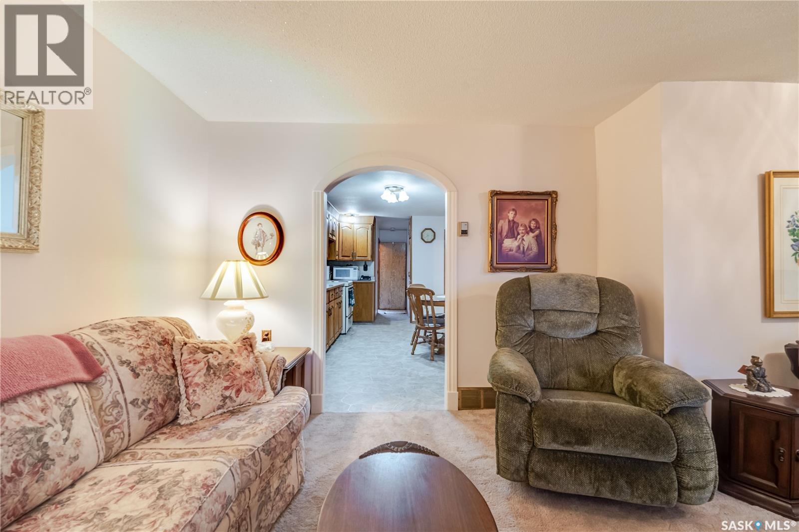 954 Hochelaga STREET W, Moose Jaw — photo 3