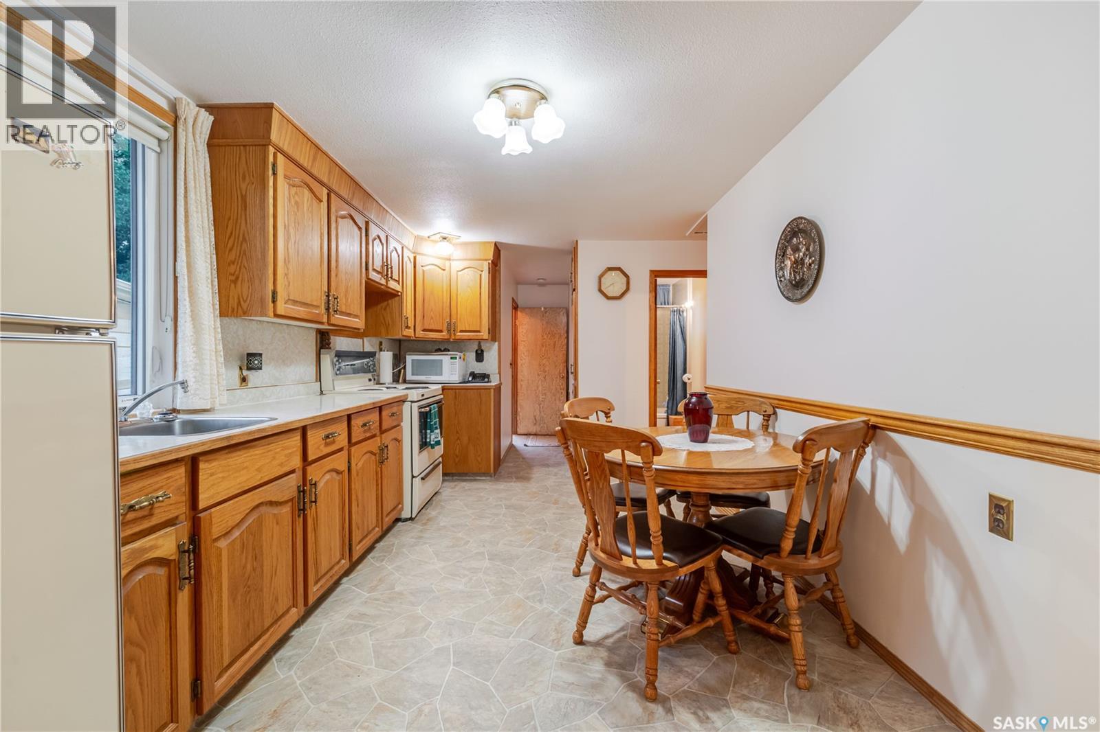 954 Hochelaga STREET W, Moose Jaw — photo 8