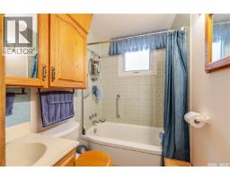 954 Hochelaga Street W, Moose Jaw, SK S6H2H8 Photo 12