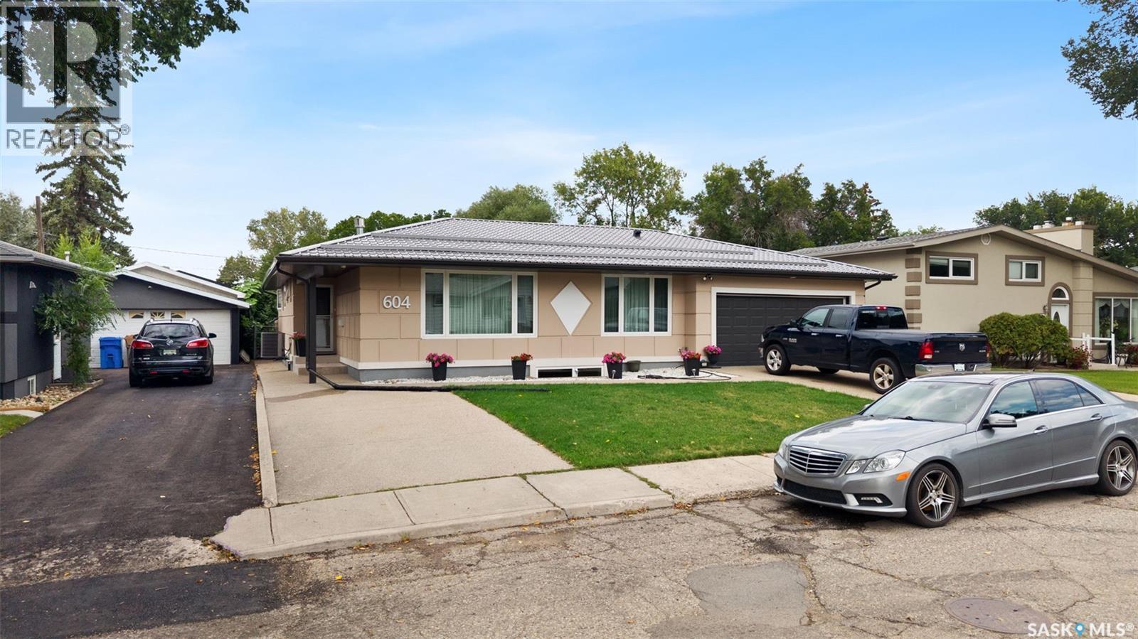604 Inver CRESCENT E - 1