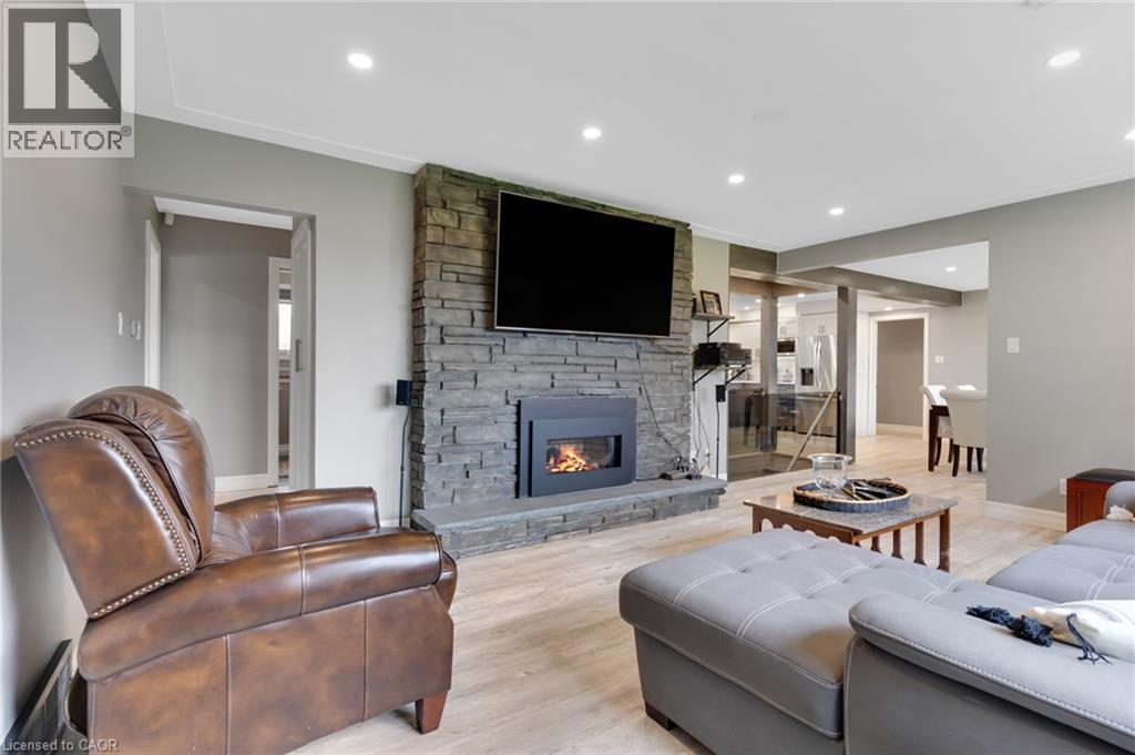 2172 CENTRE Road - Image 23