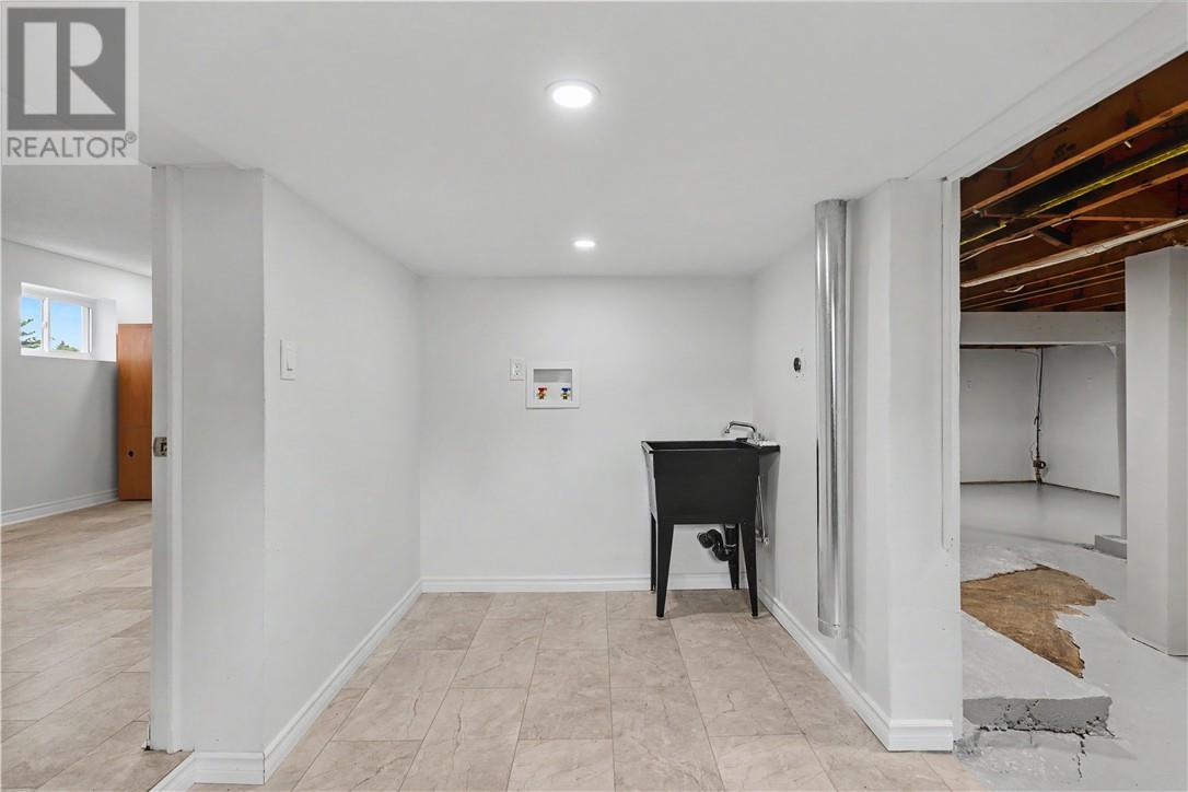 1286 Lauzon Avenue - Image 41