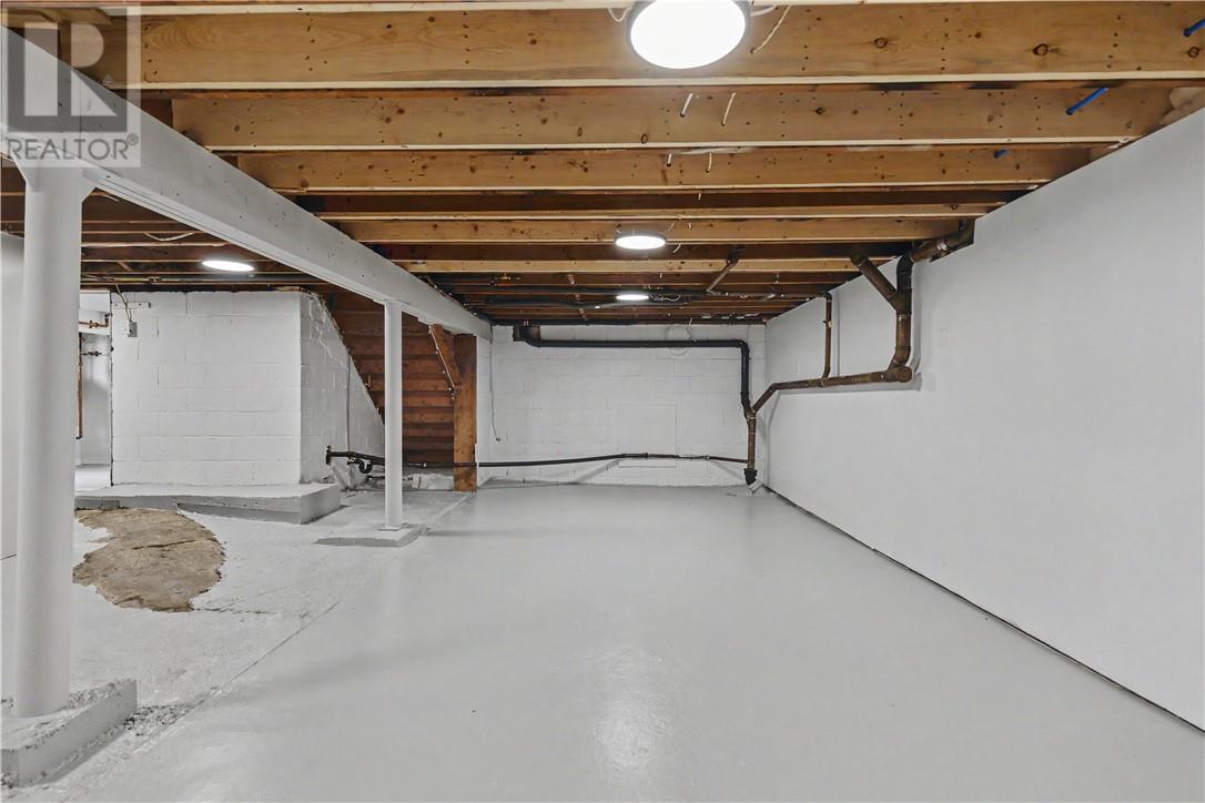 1286 Lauzon Avenue - Image 44
