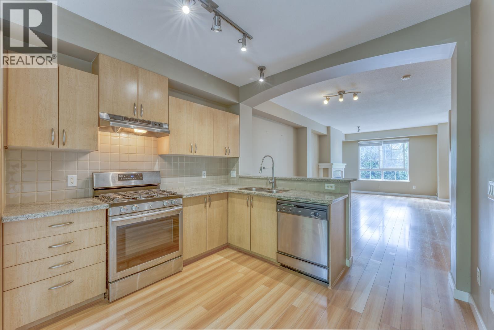 64 2978 WHISPER WAY, Coquitlam — photo 8