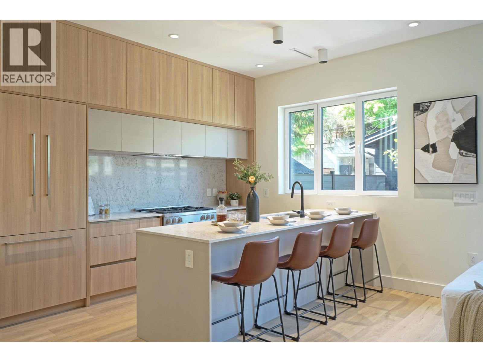 2 3315 W 10TH STREET, Vancouver — photo 5