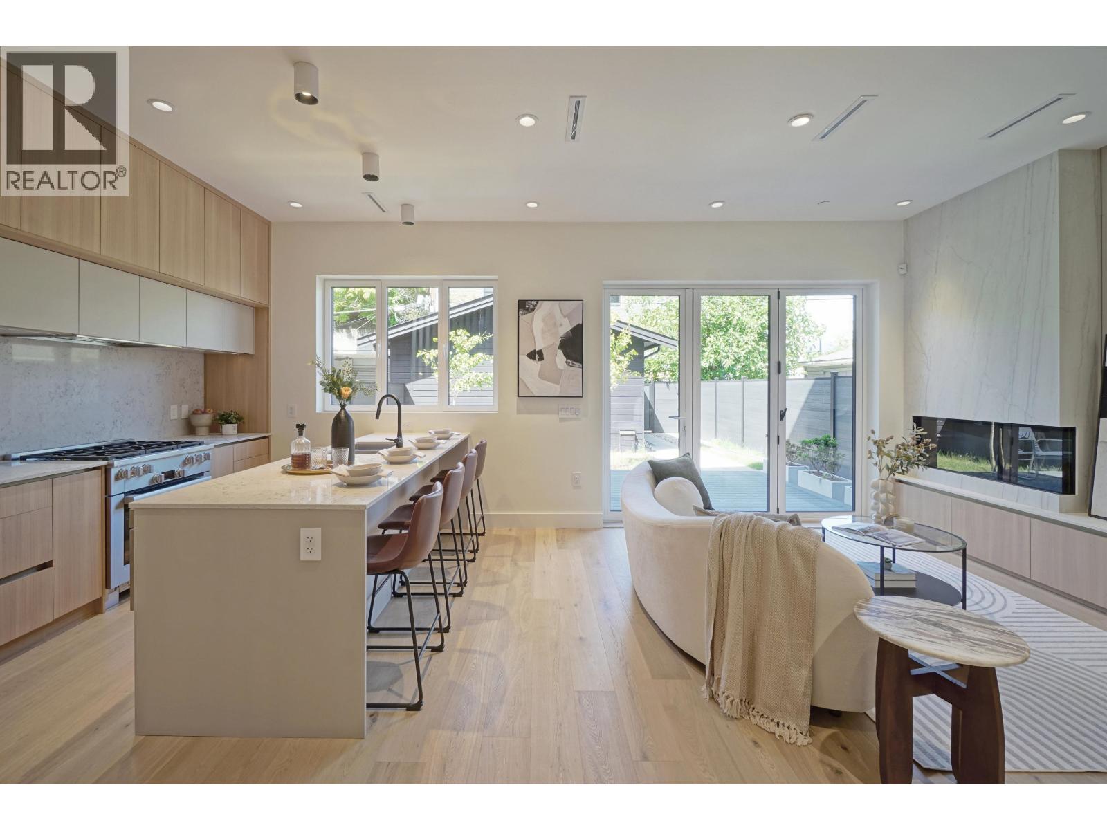 2 3315 W 10TH STREET, Vancouver — photo 8
