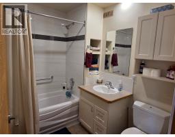 Primary Bedroom - 421 9th Avenue, Keremeos, BC V0X1N3 Photo 18