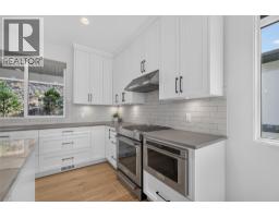 Full bathroom - 3555 Boxwood Road, Kelowna, BC V1V3G2 Photo 16