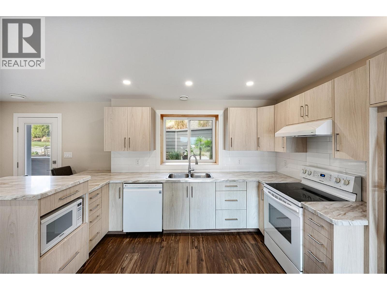 5880 HESPELER Road, Summerland