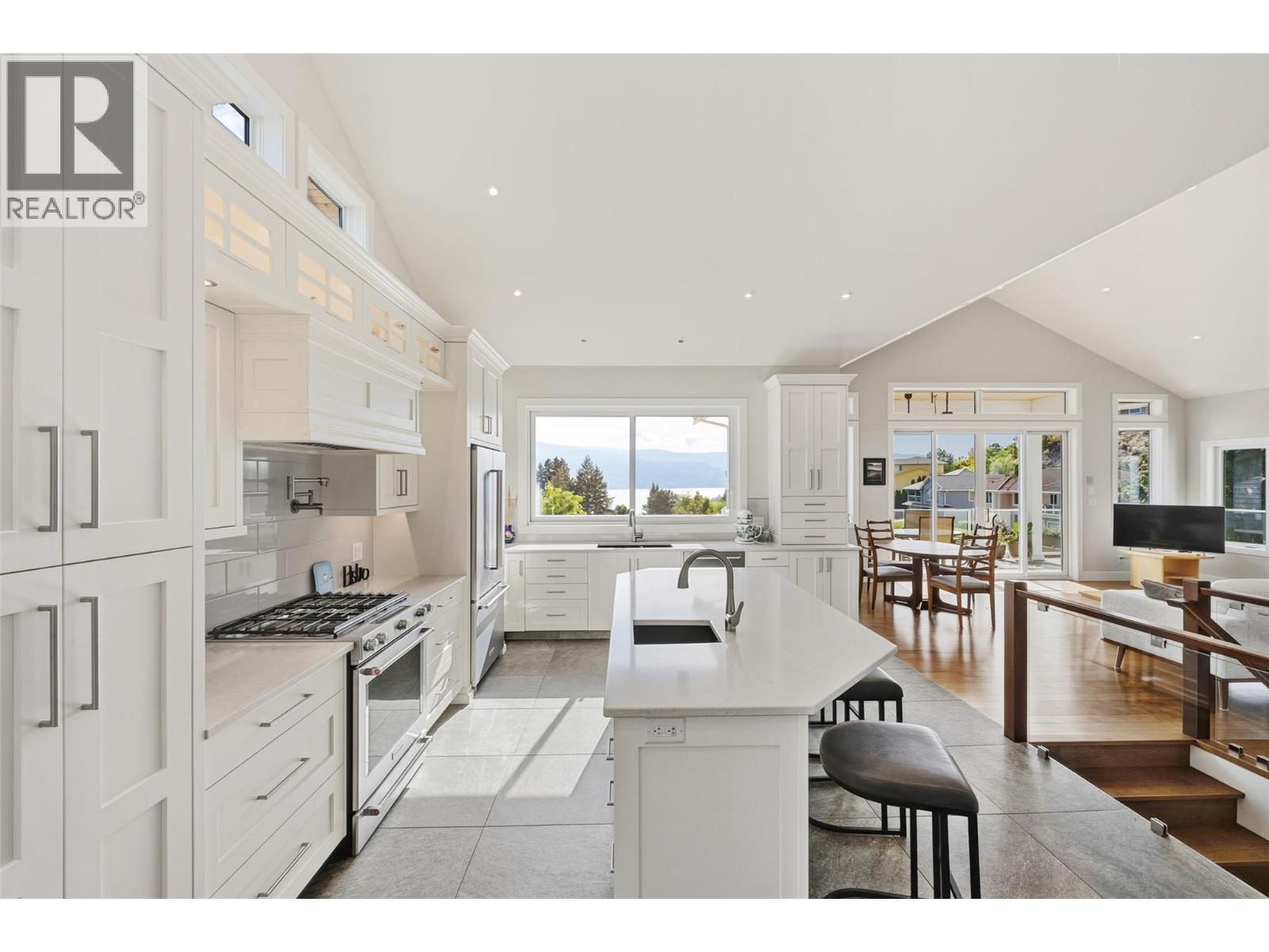 5880 HESPELER Road, Summerland