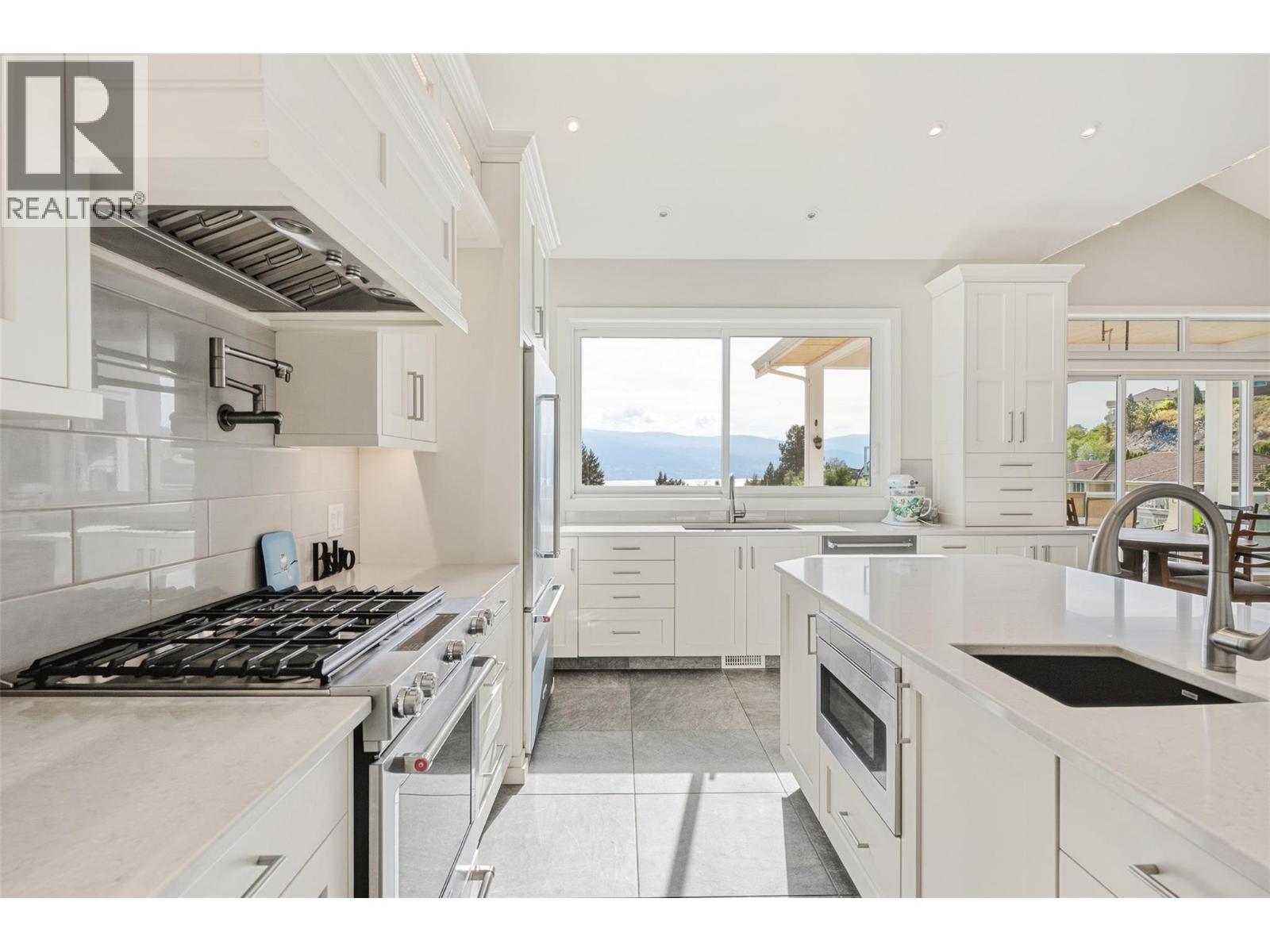 5880 HESPELER Road, Summerland